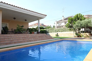 Villa individuelle avec piscine et barbecue dans le centre d'Elche in Maisons de Mer