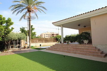 Villa individuelle avec piscine et barbecue dans le centre d'Elche in Maisons de Mer