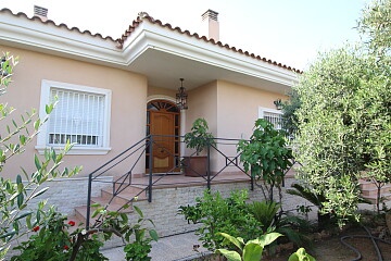 Villa individuelle avec piscine et barbecue dans le centre d'Elche in Maisons de Mer