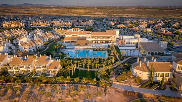 Apartment at the Golf Resort Hacienda del Alamo - Spanish Village in Maisons de Mer