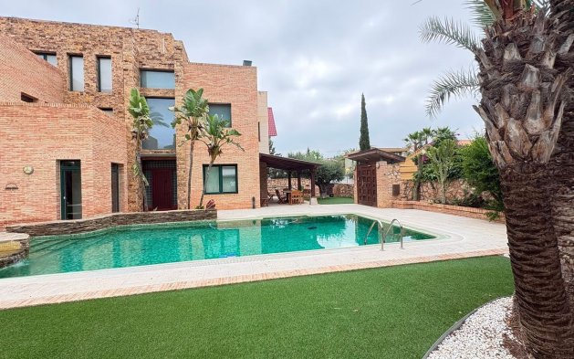 Independent Villa - Resale - Altorreal - 26003