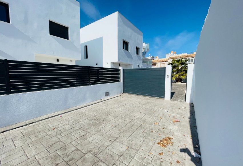 New Build - Independent Villa - Torrevieja