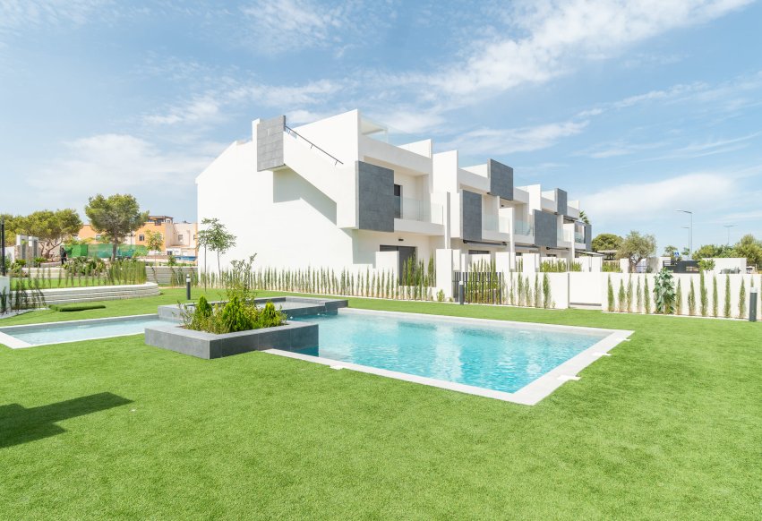 Obra nueva - Apartamento en planta baja - Torrevieja