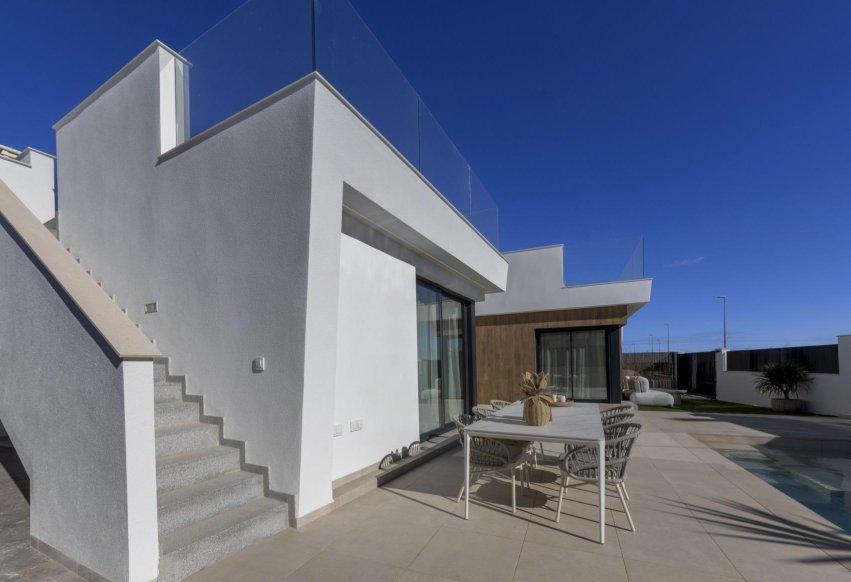 Obra nueva - Villa independiente - Baños y Mendigo