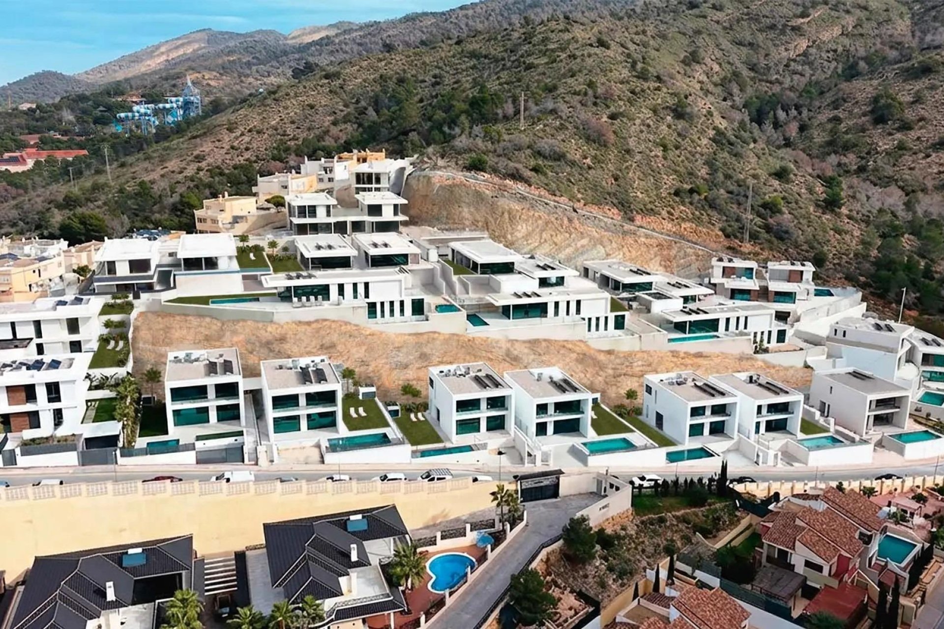 Obra nueva - Villa independiente - Benidorm