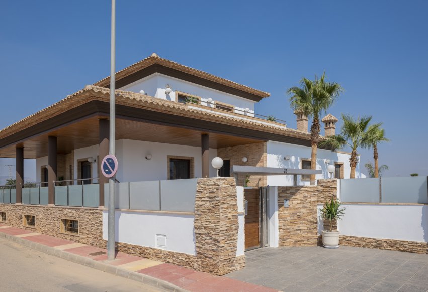 Obra nueva - Villa independiente - Jerónimo y Avileses