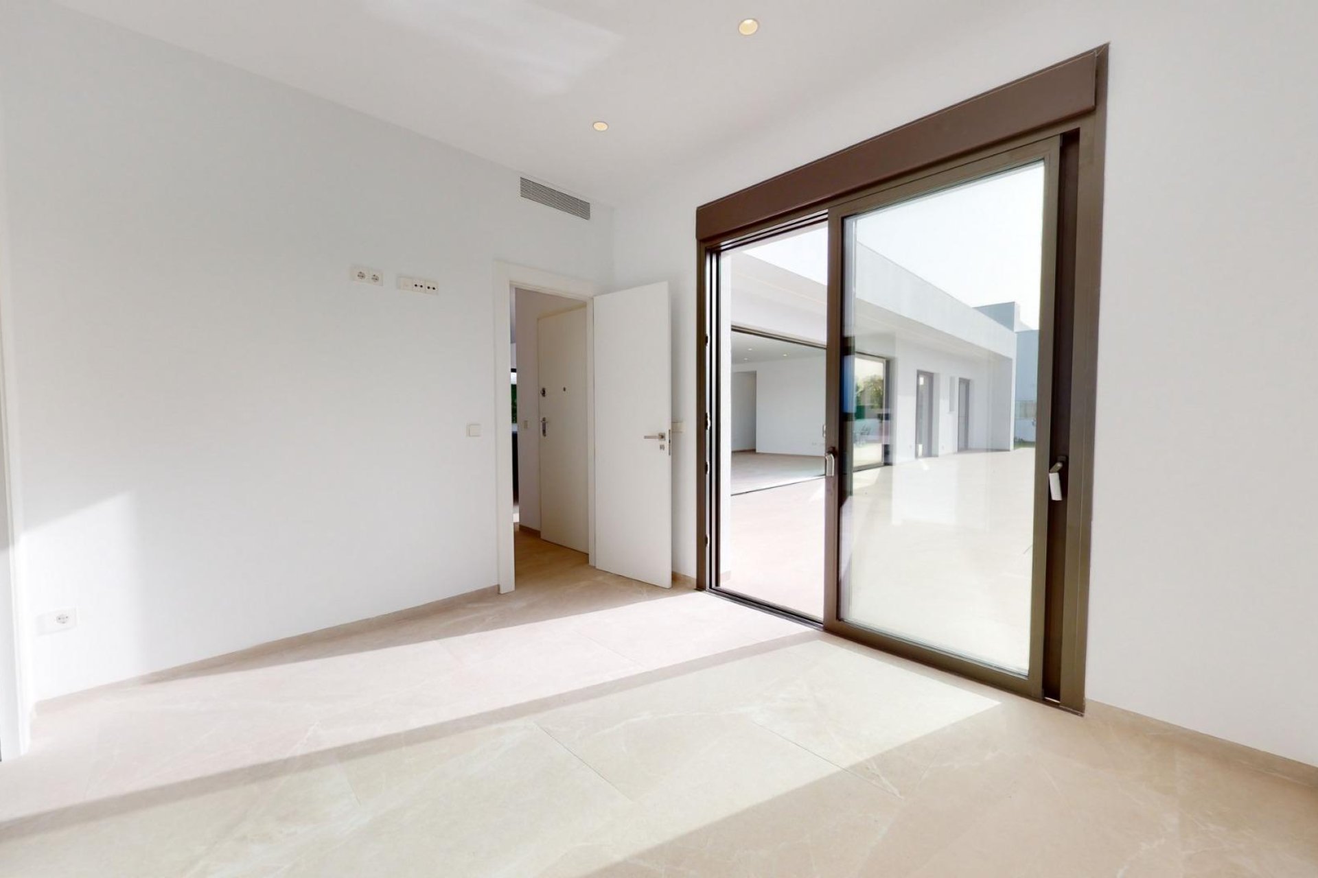 Obra nueva - Villa independiente - Los Alcázares