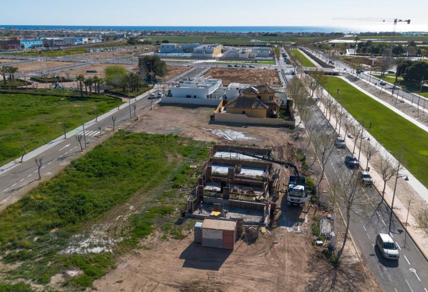 Obra nueva - Villa independiente - Pilar de la Horadada