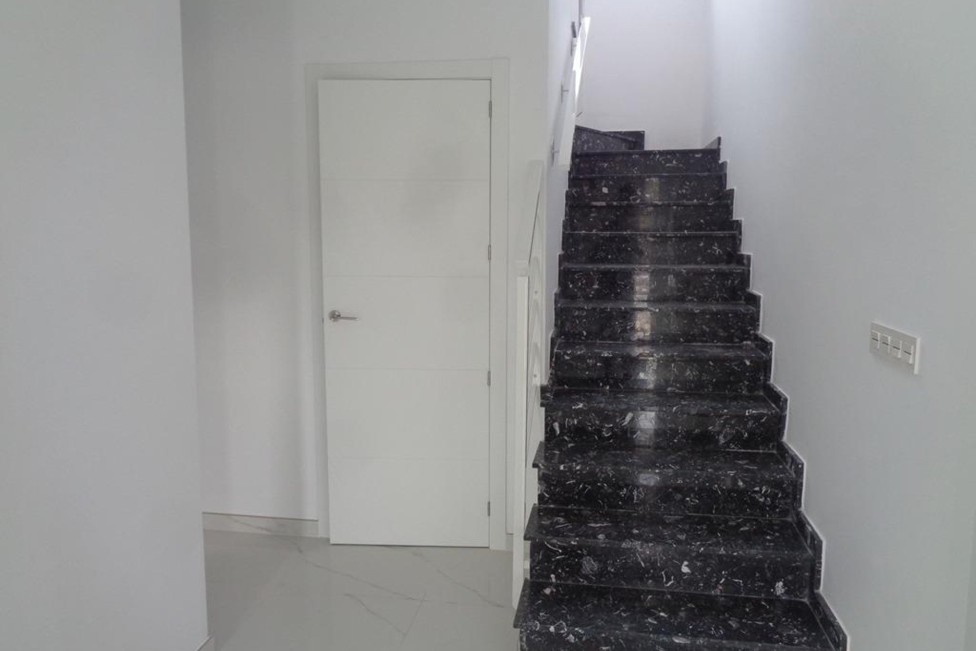 Obra nueva - Villa independiente - Pinoso