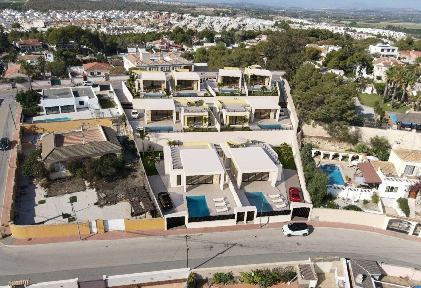 Obra nueva - Villa independiente - Torrevieja