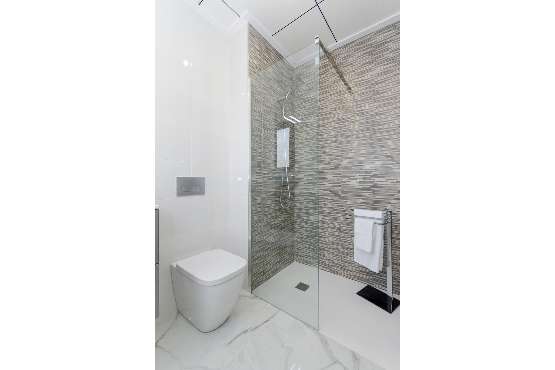 Obra nueva - Villa independiente - Torrevieja