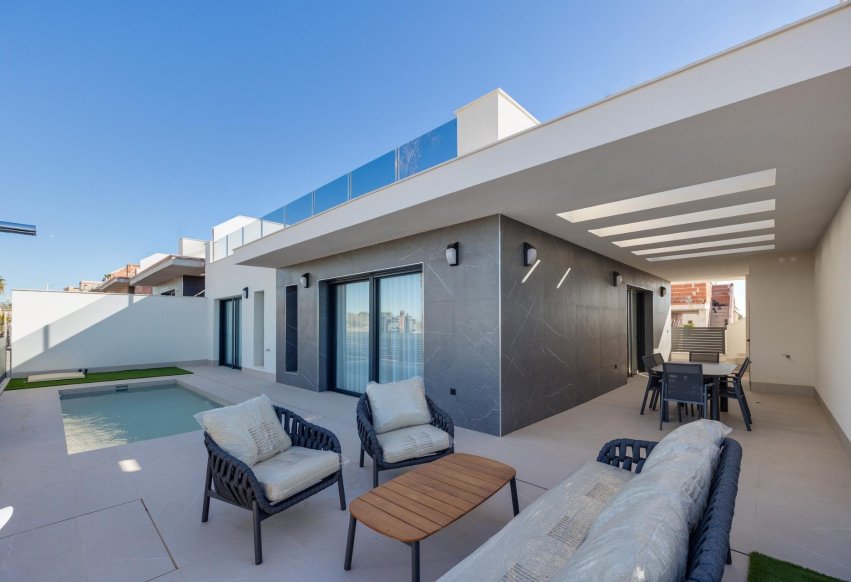 Obra nueva - Villa independiente - Torrevieja