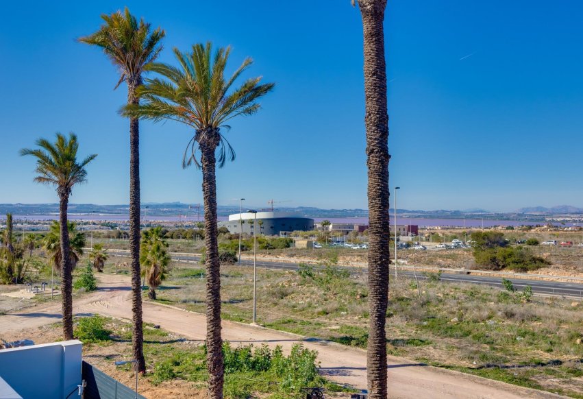 Obra nueva - Villa independiente - Torrevieja