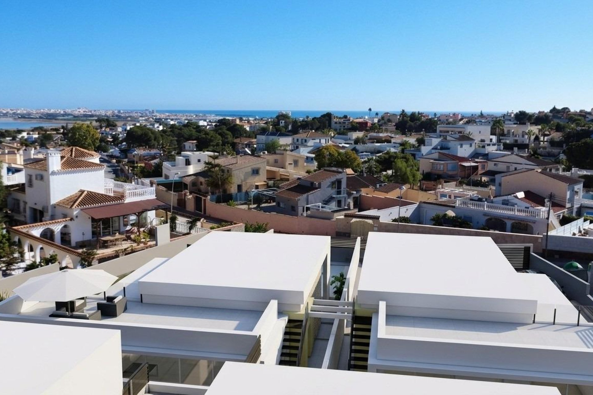 Obra nueva - Villa independiente - Torrevieja