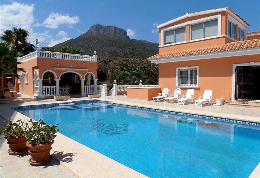 Resale - Independent Villa - Calpe - Urbanización