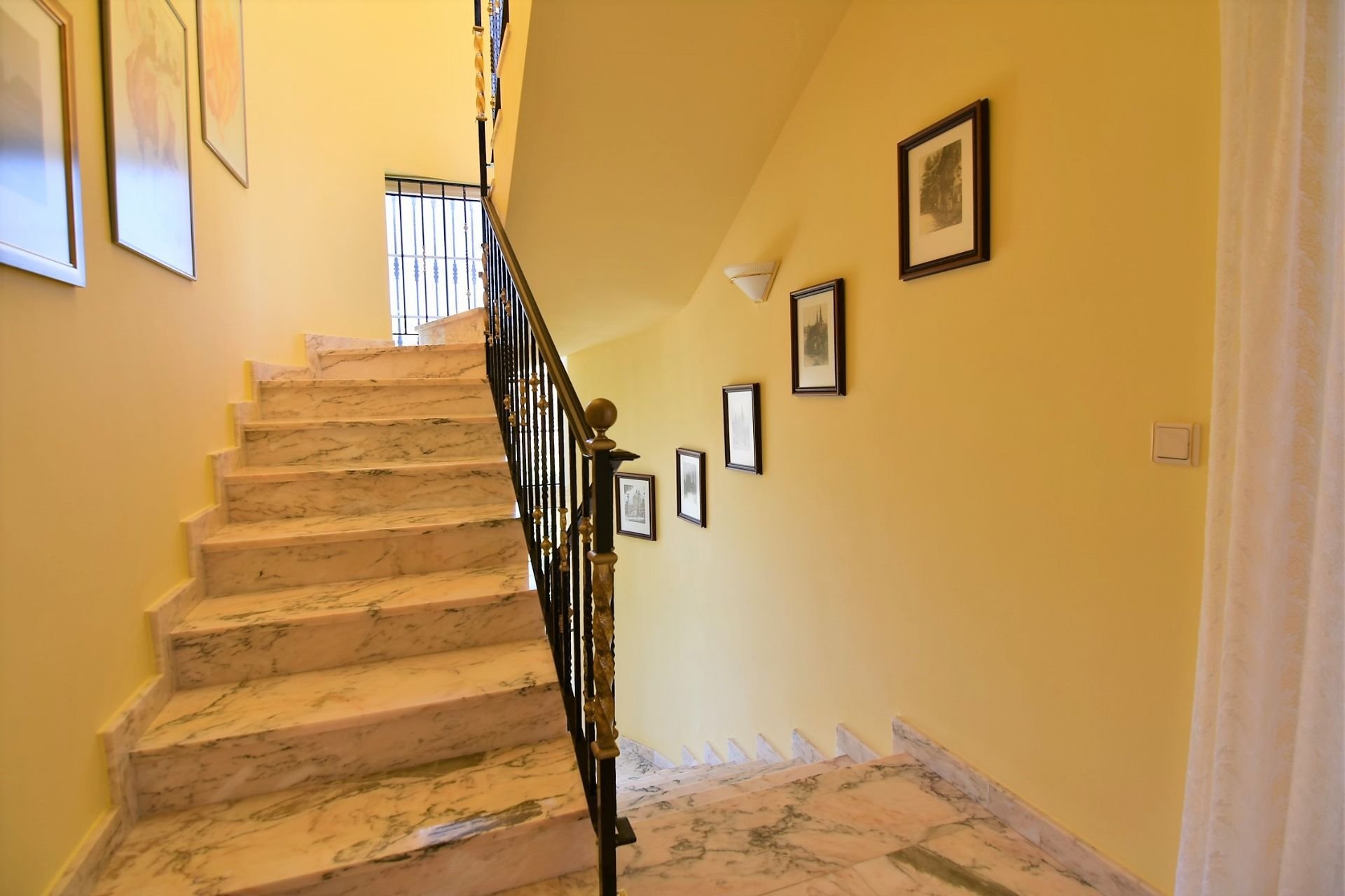 Resale - Independent Villa - Calpe - Urbanización