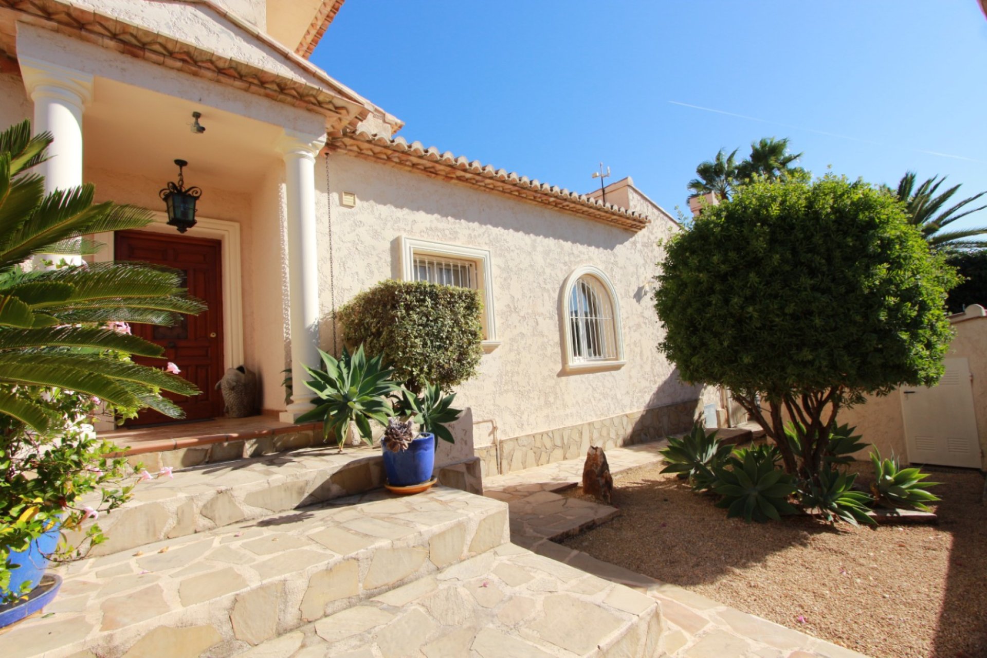 Resale - Independent Villa - Calpe - Urbanización