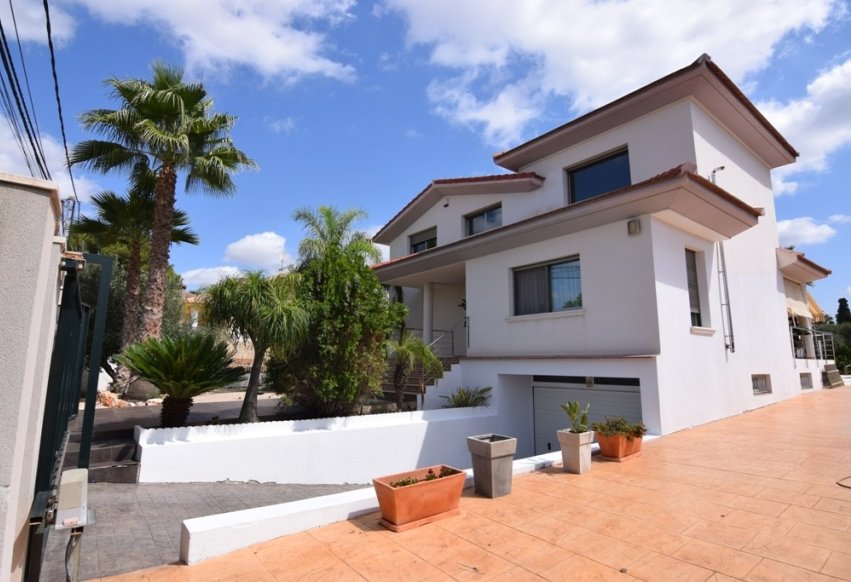 Resale - Independent Villa - La Alcayna