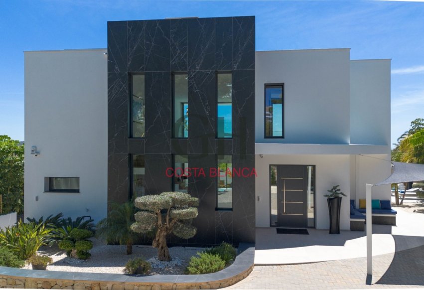 Resale - Independent Villa - Moraira - Urbanización