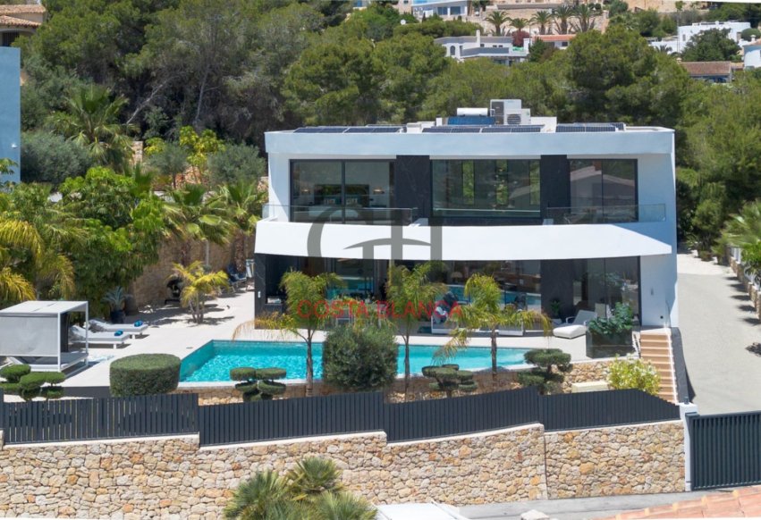 Resale - Independent Villa - Moraira - Urbanización