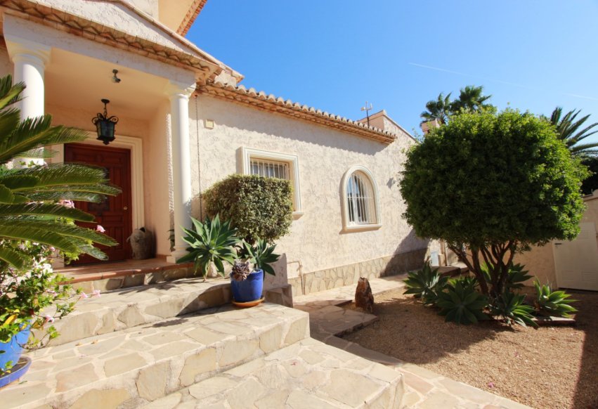 Reventa - Villa independiente - Calpe - Urbanización