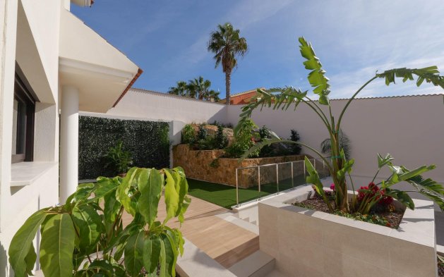 Obra nueva - Villa independiente - Rojales