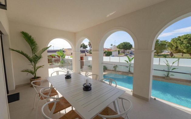 Obra nueva - Villa independiente - Rojales