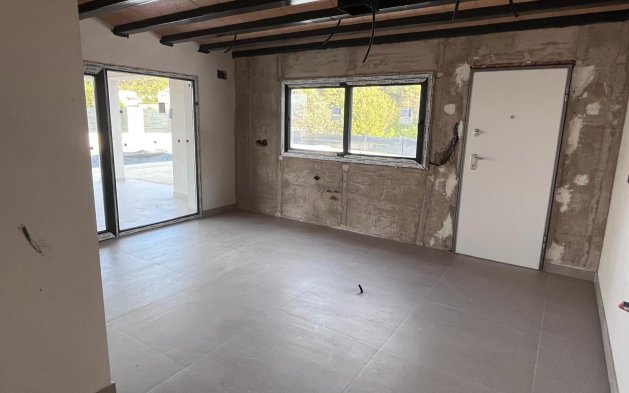 Obra nueva - Villa independiente - Penáguila