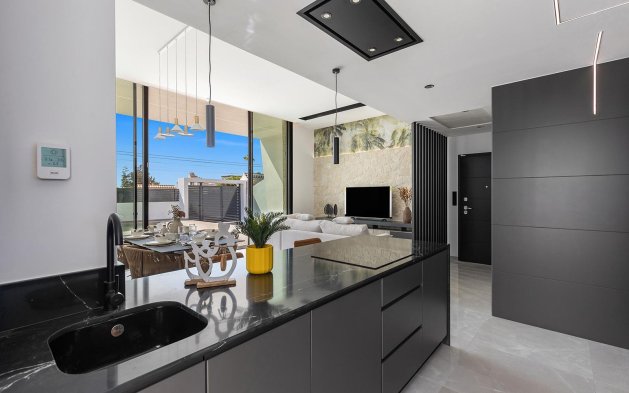 Obra nueva - Villa independiente - Torrevieja