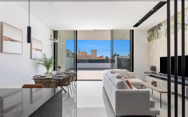 Obra nueva - Villa independiente - Torrevieja