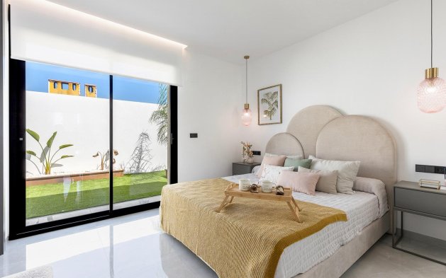 Obra nueva - Villa independiente - Torrevieja