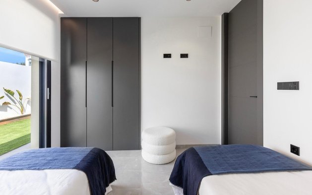 Obra nueva - Villa independiente - Torrevieja