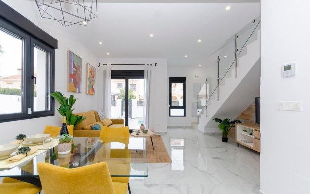 Obra nueva - Villa independiente - Torrevieja