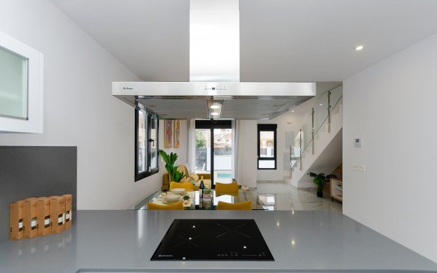 Obra nueva - Villa independiente - Torrevieja