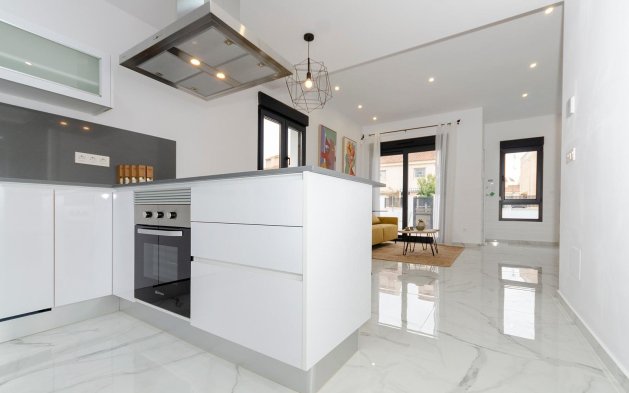 Obra nueva - Villa independiente - Torrevieja