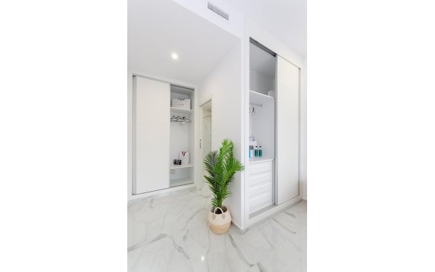 Obra nueva - Villa independiente - Torrevieja