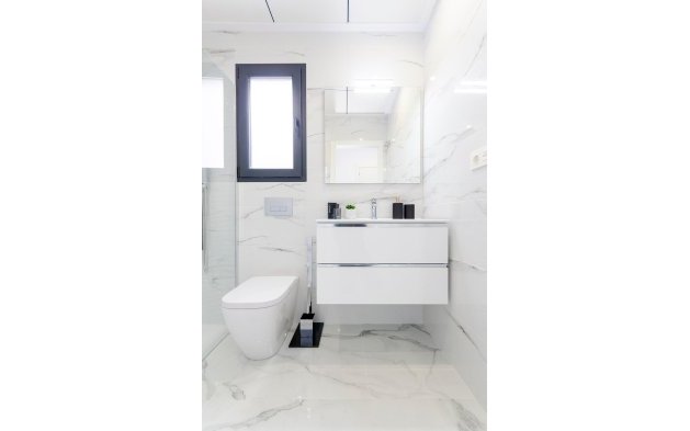 Obra nueva - Villa independiente - Torrevieja