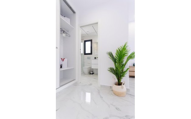 Obra nueva - Villa independiente - Torrevieja