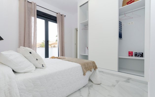 Obra nueva - Villa independiente - Torrevieja