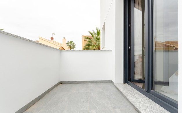 Obra nueva - Villa independiente - Torrevieja