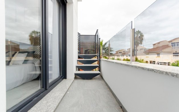 Obra nueva - Villa independiente - Torrevieja