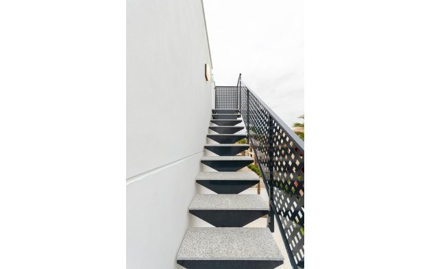 Obra nueva - Villa independiente - Torrevieja