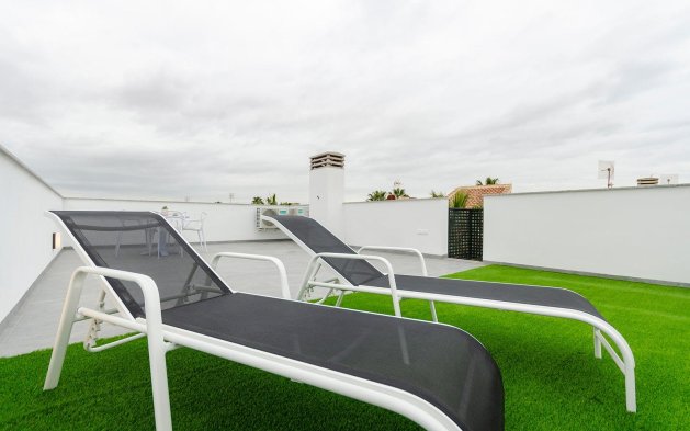 Obra nueva - Villa independiente - Torrevieja