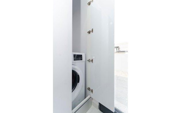 Obra nueva - Villa independiente - Torrevieja