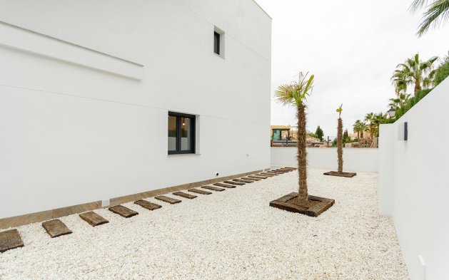 Obra nueva - Villa independiente - Torrevieja