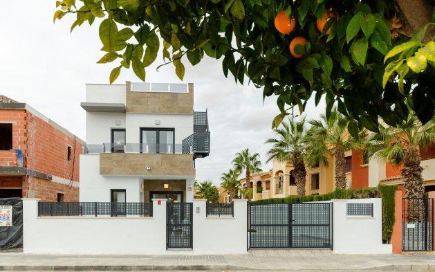 Obra nueva - Villa independiente - Torrevieja