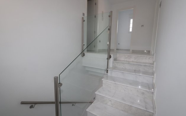 Obra nueva - Villa independiente - Pinoso