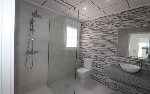 Obra nueva - Villa independiente - Pinoso