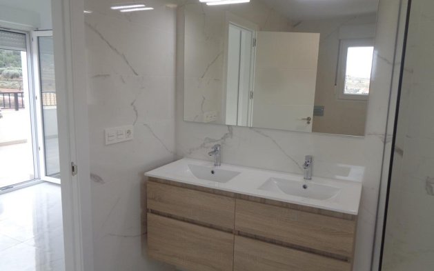 Obra nueva - Villa independiente - Pinoso