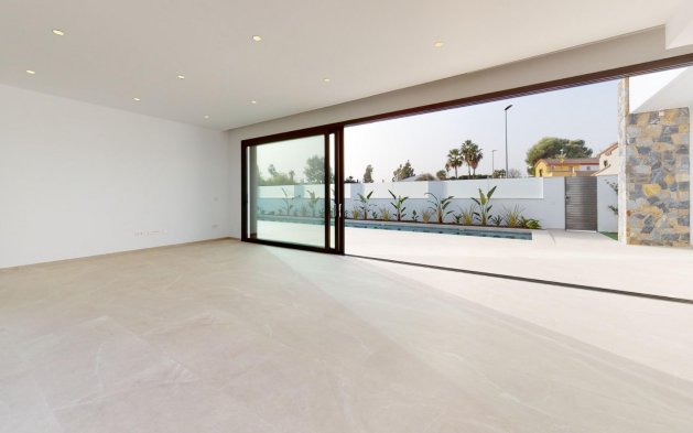 Obra nueva - Villa independiente - Los Alcázares